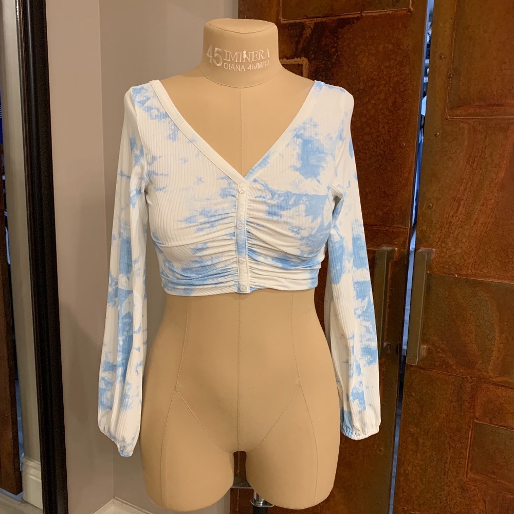 Cloud/tiedye bishop sleeve top